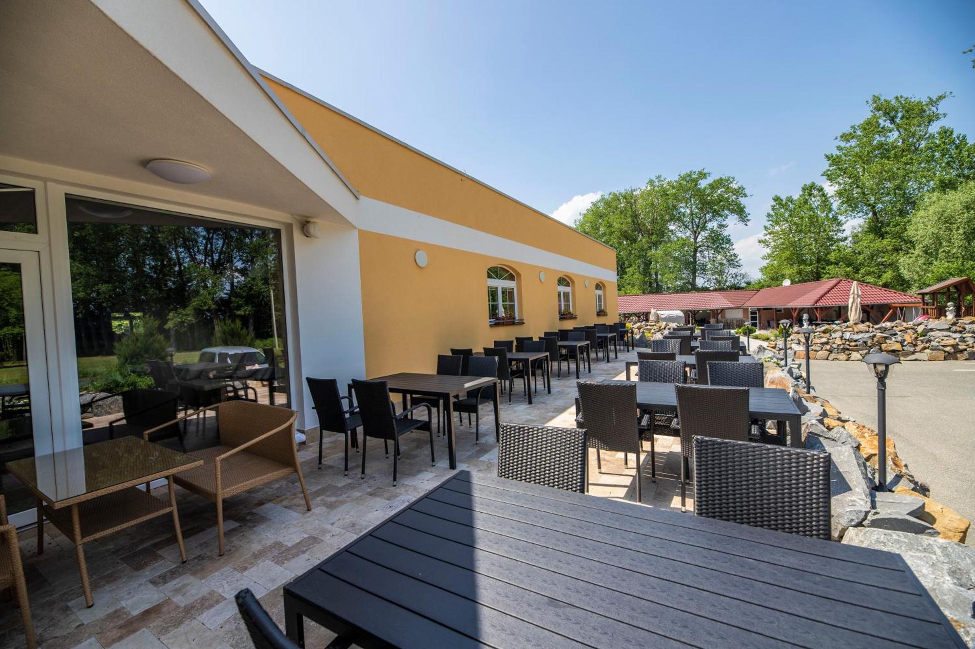 Hotel Allvet Drnovice  Luaran gambar